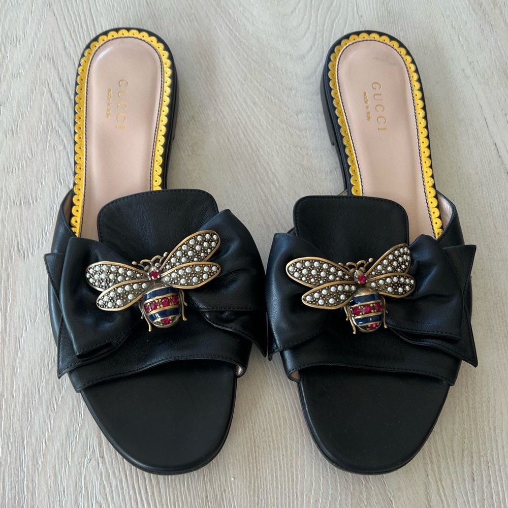 Gucci embellished be sandals size 37 1/2.